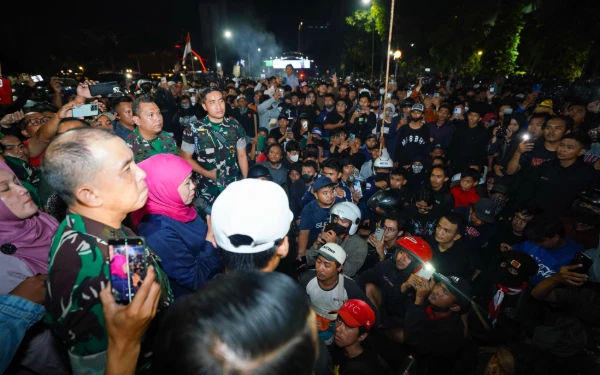 Thumbnail Gubernur Jatim Keluarkan SE Antisipasi Kekacauan, Petugas Berjaga di Obyek Penting