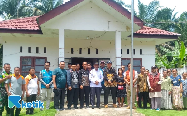 Thumbnail Berita - Wabup Aceh Singkil Tinjau Desa Guha yang Belum Teraliri Listrik Puluhan Tahun