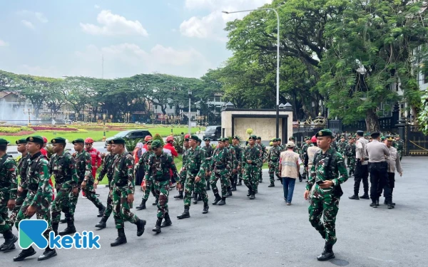 Thumbnail 1.540 Pasukan Militer Gabungan Malang Raya Mulai Penuhi Balai Kota Malang, Bersiap Hadapi Massa Aksi