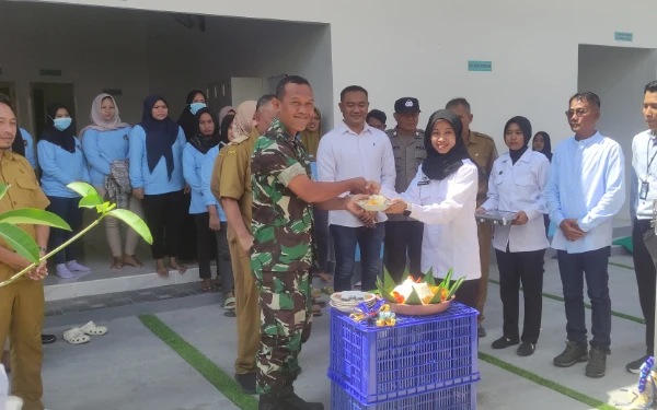 Thumbnail Berita - 2 Dapur Diresmikan Serentak di Tuban, 6.760 Porsi MBG Disalurkan