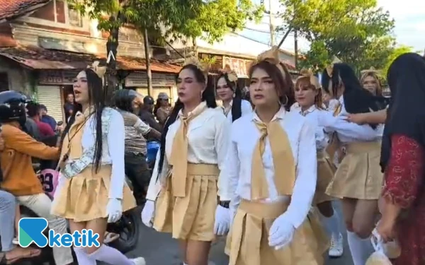 Thumbnail Berita - PCNU Sampang Peringatkan Bahaya Normalisasi Perilaku Waria di Perayaan Kemerdekaan