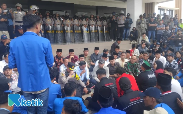 Demo Mahasiswa di DPRD Bangkalan Ricuh, Bupati Diusir