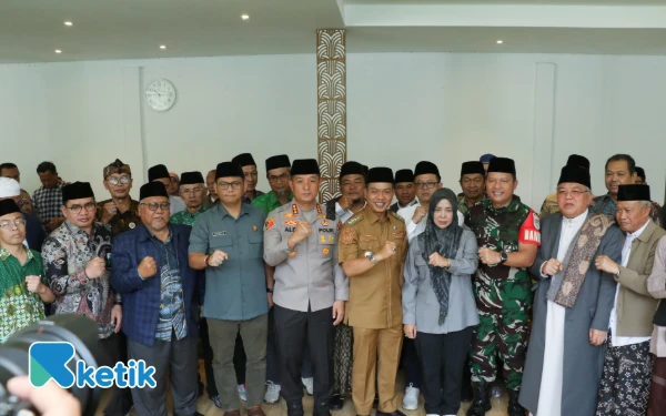 Thumbnail Berita - Forkopimda dan Tokoh Agama Kabupaten Bandung Kompak Gelar Do'a Bersama dan Deklarasi Damai