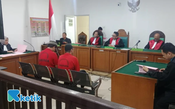 Thumbnail Ketahuan Angkut 9.000 Liter Solar Ilegal, Dua Sopir Dituntut 1 Tahun 3 Bulan