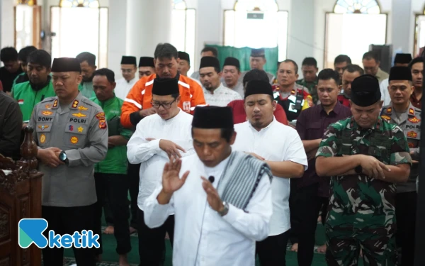 Thumbnail Berita - Bupati Subang Gelar Shalat Ghaib dan Doa Bersama Bareng Driver Ojol