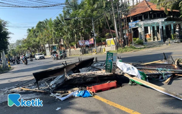 Thumbnail Kerugian Rp 600 Juta, Fasilitas Lalu Lintas Kota Malang Rusak Usai Kericuhan