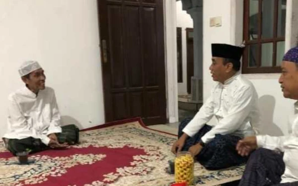 Thumbnail Berita - Setelah Viral dan Dapat Teguran PCNU Sampang, Kadisporabudpar Minta Maaf Soal Keterlibatan Waria Ikut Gerak Jalan