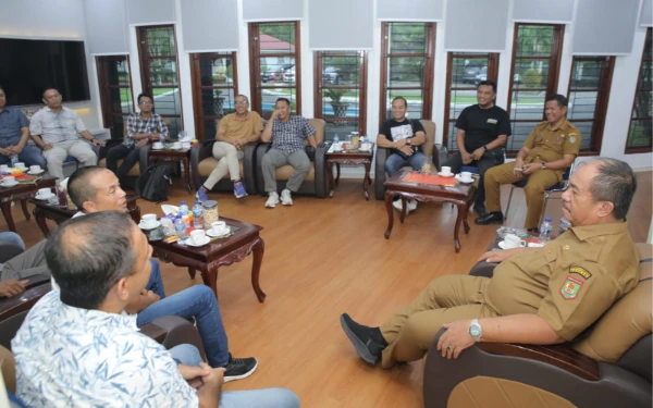 Thumbnail Berita - Audiensi Dengan Bupati Taufik, PWI Kabupaten Asahan Disambut Hangat