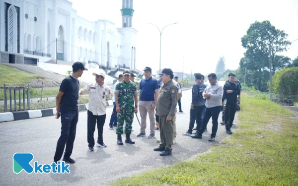 Thumbnail Berita - Jaga Keasrian Lingkungan Perkantoran, Pemkab Nagan Raya Gotong Royong Massal