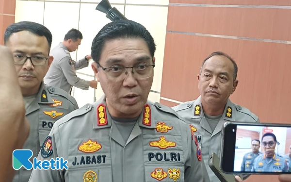 Thumbnail Dua Provokator Pembakaran Gedung Grahadi Ditangkap, Kabid Humas Polda Jatim: Masih Pemeriksaan