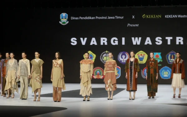 Thumbnail Hebat! Karya Siswa SMK Jatim Tampil dalam Peragaan Busana di Hong Kong