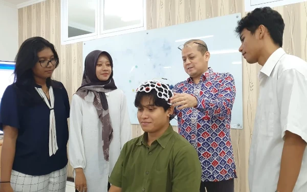 Thumbnail Profesor Pertama FKK ITS Bongkar Potensi Sinyal Otak untuk Inovasi Neuroteknologi