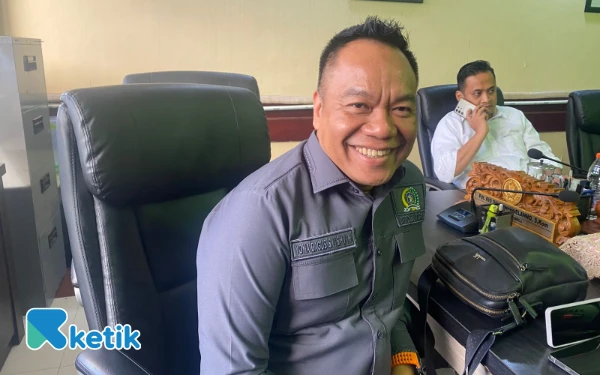 Thumbnail DPRD Surabaya Desak Pemkot Sanksi Tegas Oknum Petugas Kelurahan Kebraon yang Terlibat Pungli