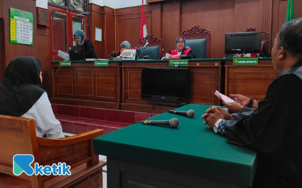 Thumbnail Emosi Sesaat Usai Operasi, Perempuan Surabaya ini Dituntut 2 Tahun Penjara Karena Aniaya Dokter