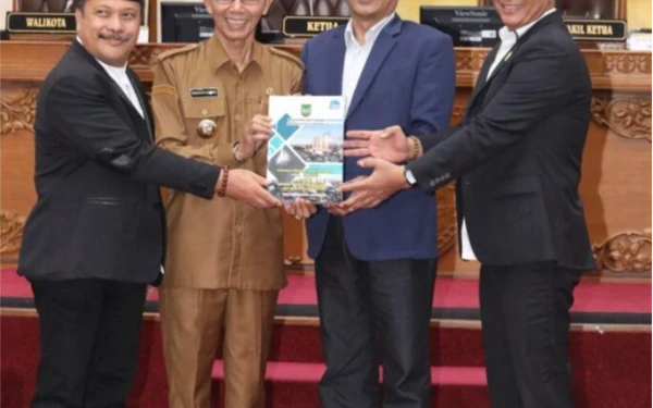 Thumbnail Berita - Wali Kota Amsakar Sampaikan Ranperda APBD 2026 di Rapat Paripurna DPRD Batam