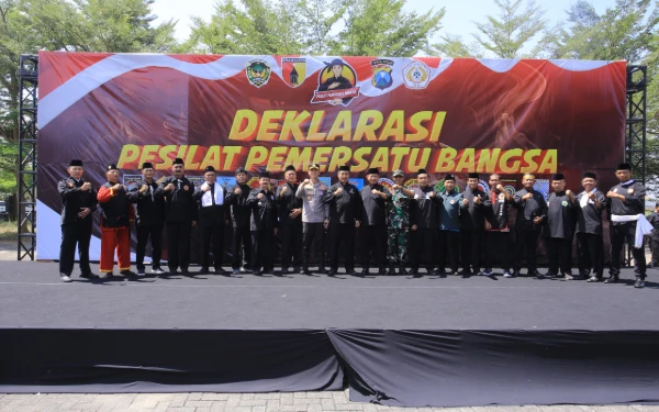 Thumbnail Berita - Tolak Provokasi, Kapolres Madiun Ajak Warga Silat Deklarasi Pesilat Pemersatu Bangsa