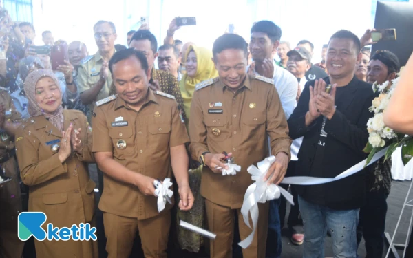 Thumbnail Diresmikan Wali Kota Malang, KKMP Cemorokandang Fokus Distribusikan Pupuk Subsidi