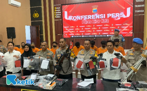 Thumbnail Berita - Terungkap! Bom Bondet dan Senapan Angin Jadi Senjata Serangan ke Polres Blitar Kota