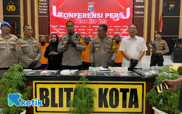 Thumbnail Berita - Polres Blitar Kota Bongkar 'Gudang' Narkoba, Ribuan Pil Dobel L hingga 820 Batang Ganja Disita