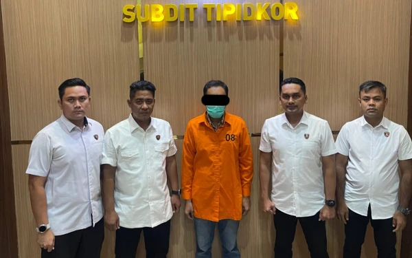 Thumbnail Berita - Penyidik Polda Aceh Resmi Menahan SMY, Tersangka Kasus Korupsi Wastafel