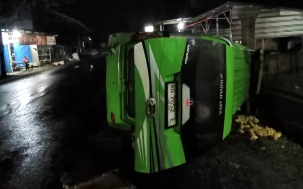 Thumbnail Berita - Kecelakaan Mobil Elf  Vs Motor di Singgahan Tuban, Satu Meninggal Dunia