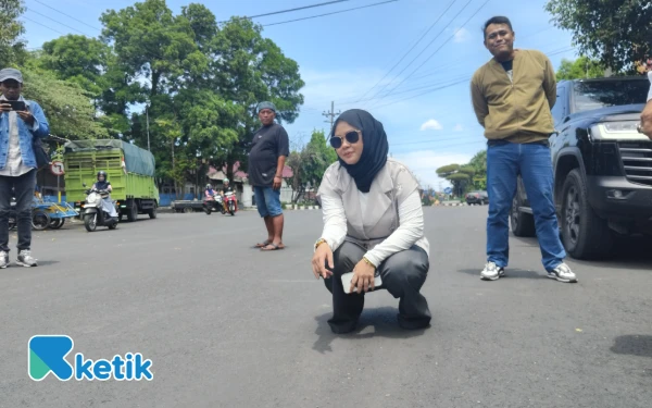 Thumbnail Berita - Komisi III DPRD Bangkalan Soroti Proyek Jalan, Ketebalan Aspal Perlu Dievaluasi
