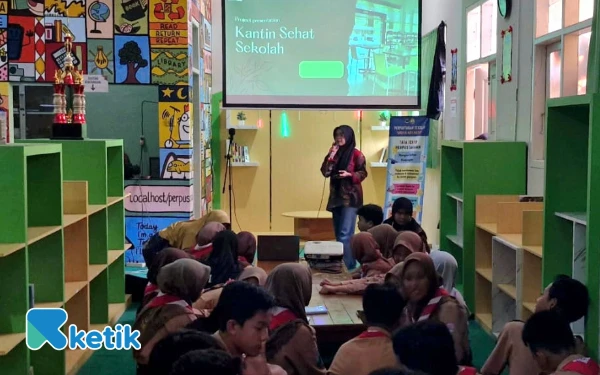 Thumbnail Berita - Dukung Program MBG, Dosen dan Mahasiswa Unusa Ajarkan Bikin Kantin Sehat