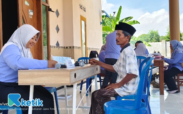 Thumbnail Berita - [BERITA FOTO] HUT ke-4, Persatuan Jurnalis Sampang Gelar Cek Kesehatan Gratis dan Donor Darah