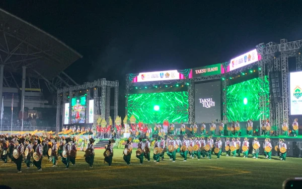 Thumbnail Berita - Memukau, Pembukaan MTQ XXXI Jatim di Jember Suguhkan Atraksi Drone dan Tarian Kolosal