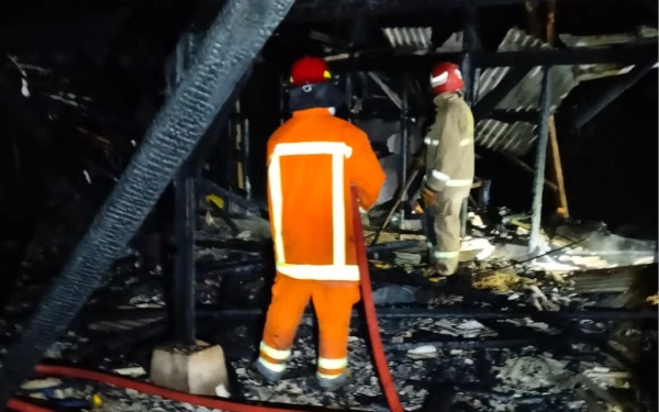 Thumbnail ‎Ribuan Ayam Terpanggang dalam Kebakaran Kandang di Dadaprejo Kota Batu