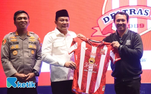 Thumbnail Berita - Bupati Subandi Dampingi Deltras Arungi Kompetisi, Laga Perdana Lawan Persela