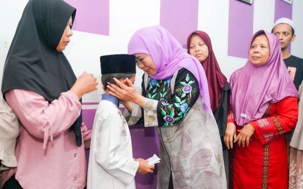 Thumbnail Berita - Duka di Jember! Gubernur Khofifah Didampingi Bupati Fawait Takziah, Evaluasi Total Jalur Maut Bromo