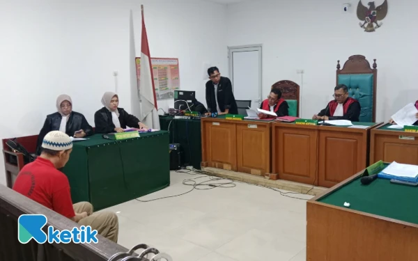 Thumbnail Vonis Berat Menanti, Jaksa Kejati Sumsel Tuntut Antoni Kurir 11 Kg Sabu Penjara Seumur Hidup