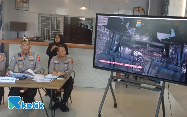 Thumbnail Hasil Pemeriksaan TAA Laka di Probolinggo, Dirlantas Polda Jatim: Tidak Ditemukan Jejak Pengereman