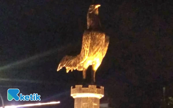 Thumbnail Monumen Ayam Jago Jadi Ikon Baru Surabaya, Ini Cerita Sejarahnya