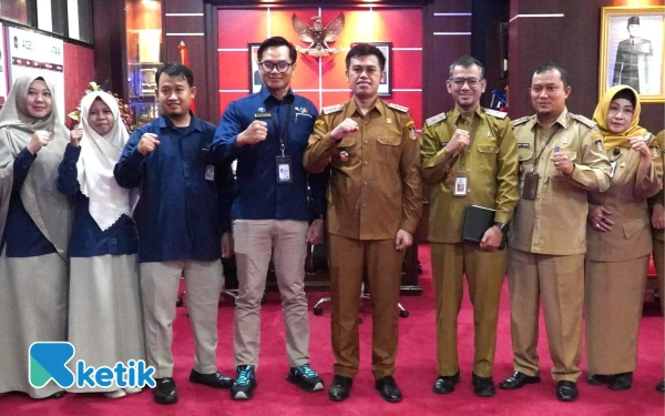 Thumbnail Berita - Angka Kemiskinan Kota Blitar 2025 Turun Jadi 6,60 Persen, Wali Kota: Bukti Program Pro Rakyat Berjalan