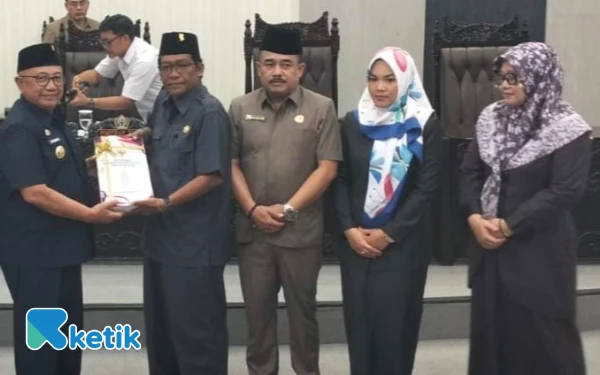 Thumbnail DPRD Kabupaten Blitar Gelar Paripurna, Bupati Rijanto Sampaikan Nota Keuangan Perubahan APBD 2025