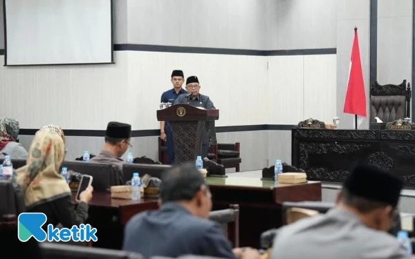 Thumbnail Berita - Bupati Blitar Sampaikan Jawaban Atas Pandangan Umum Fraksi Soal Perubahan APBD 2025