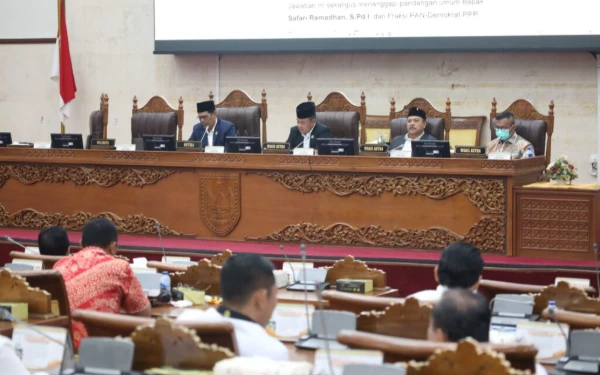 Thumbnail Berita - Pemkot Batam Beri Tanggapi Ranperda APBD 2026 dan Pandangan Umum Fraksi