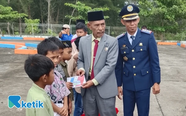 Thumbnail Berita - Harhubnas 2025! Syahbandar Singkil Sentuh Hati, Santuni Anak Yatim Hingga Perbaiki Jalan