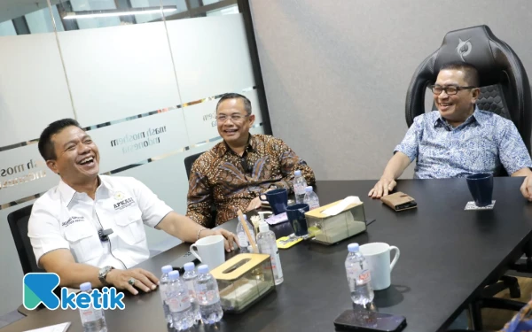 Thumbnail Berita - Podcast Apkasi, Bupati Bandung Ingin Wujudkan Kereta Gantung dan Tol di Jalur Wisata Bandung Selatan