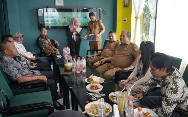 Thumbnail Bupati Taufik Zainal Abidin Sambut Kepulangan Peserta Academy Dangdut 7 Asal Asahan