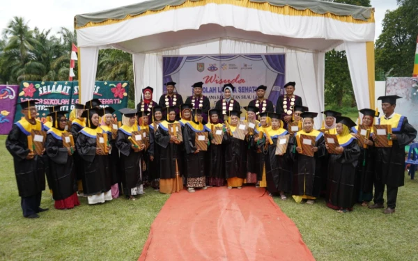 Thumbnail Berita - Tingkatkan Kesejahteraan Usia Senja, 25 Lansia Sehati Diwisuda Wakil Bupati Asahan