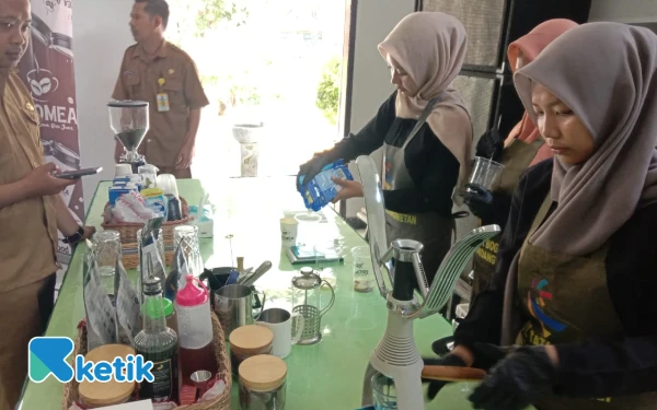 Thumbnail Berita - SMAN 1 Gondangwetan Luncurkan Bromea Coffee, Kopi Racikan Siswa Rasa Kafe Ternama