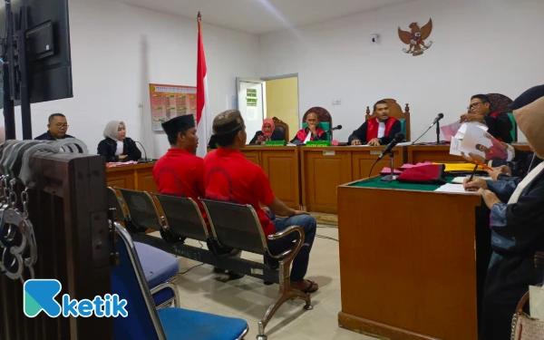 Thumbnail Edarkan Hampir 1 Ons Sabu, Jaksa Tuntut Maulana dan Indra Jaya 10 Tahun Penjara