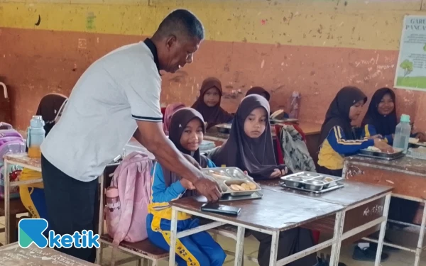 Siswa UPTD SPF SDN 1 Gunung Lagan, Singkil Nikmati MBG