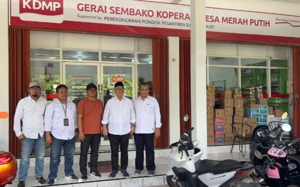 Thumbnail Berita - SPU Kemendes PDT Zainudin Maliki: Desa Rengel Layak Jadi Best Practice Pengembangan Koperasi Desa