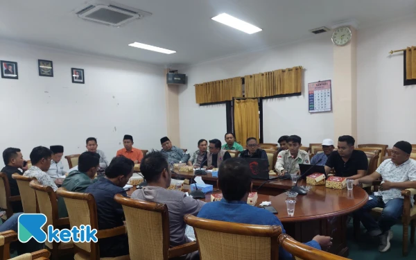 Thumbnail Berita - DPRD Sampang Rekomendasikan Uji Laboratorium untuk Pengecoran Jembatan di Desa Daleman