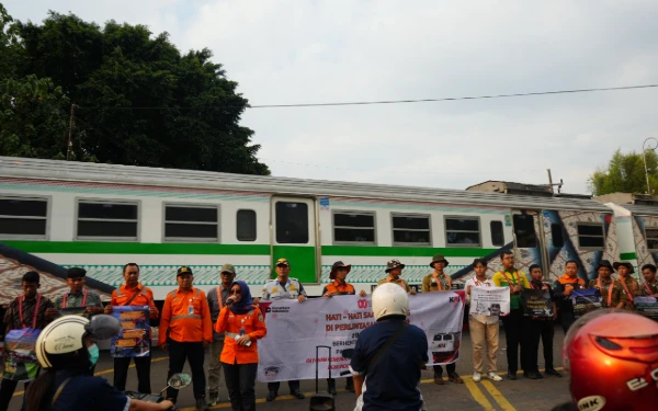 Thumbnail Berita - Peringati Harhubnas, KAI Daop 7 Madiun Gelar Sosialisasi Keselamatan Perlintasan Sebidang