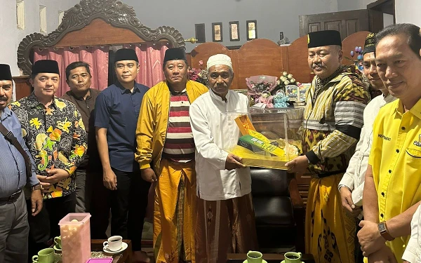 Thumbnail Berita - Ketua DPD Golkar Jatim Silaturahmi ke Ponpes Nurul Ulum Cindogo Bondowoso